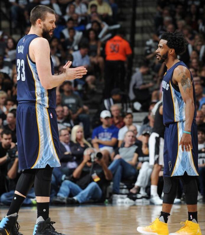 洲赛场上屡 洲赛场上屡